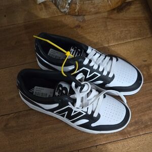 NWT Boys 480 Black/White New Balance